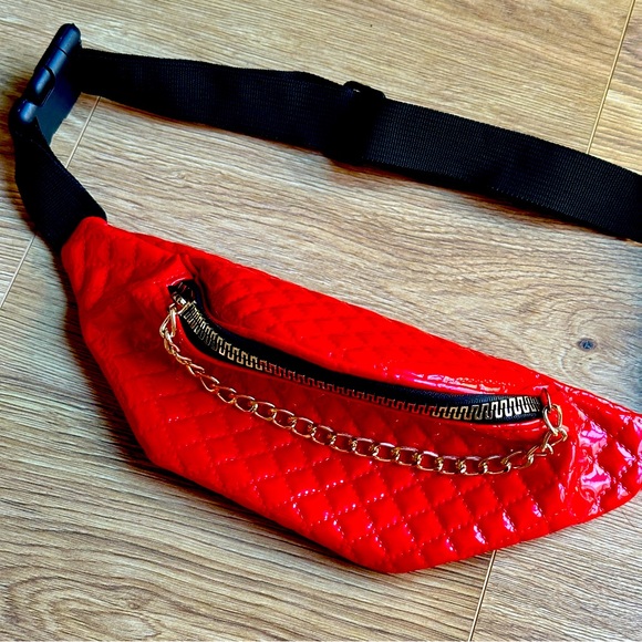 NWOT Jane and Berry Shiny Bright Red Quilted Pleather Fanny Pack - Picture 2 of 6